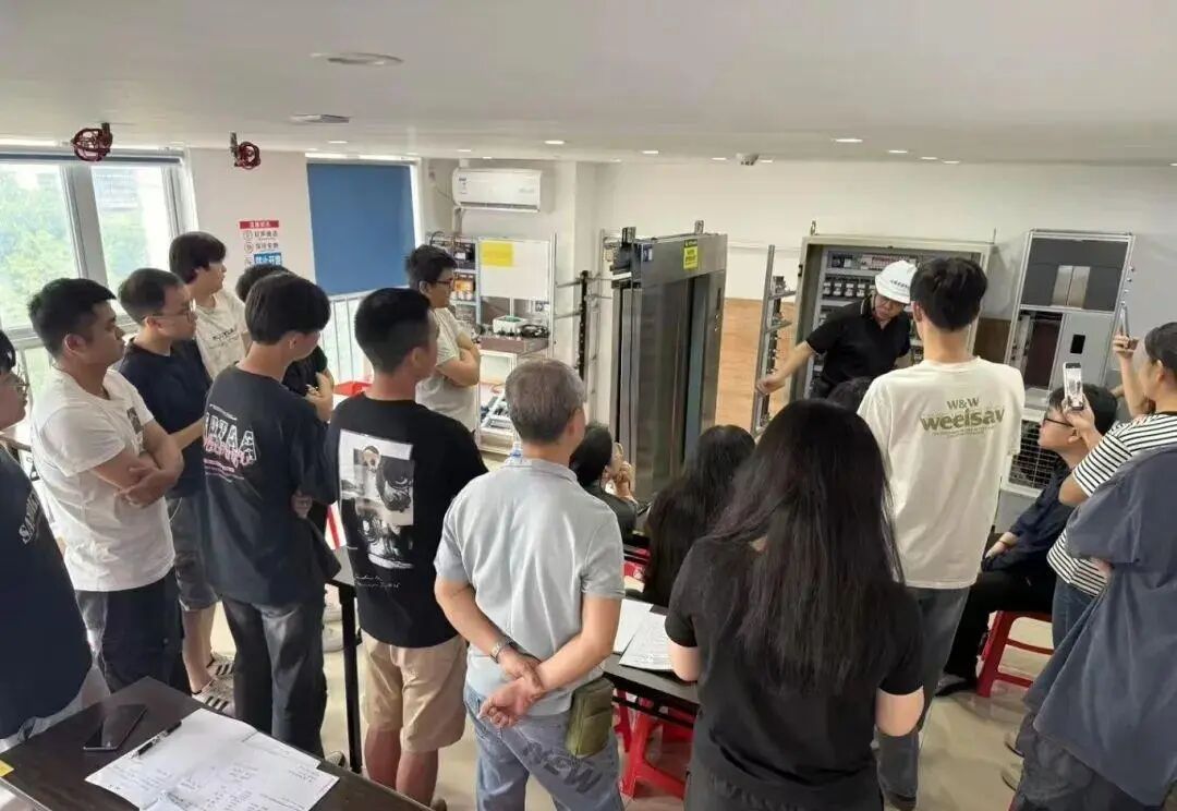 1761795566166321.jpg 4.jpg